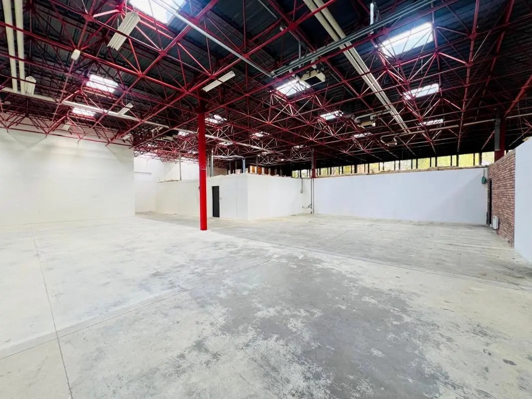 Local d’activités dans Montigny-le-Bretonneux à louer Photo de l’immeuble– Image 1 sur 20