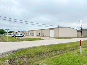 400 N 11th St, La Porte, TX à louer Photo intérieure– Image 2 sur 4