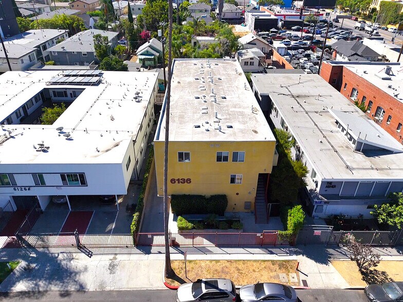 6136 Eleanor Ave, Los Angeles, CA à vendre - Photo de l’immeuble – Image 2 sur 11