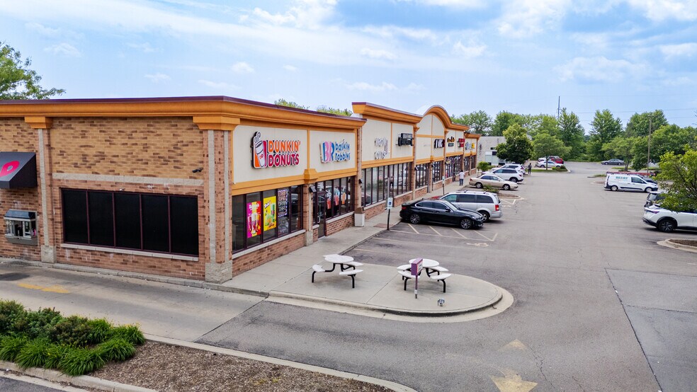 2380 S Eola Rd, Aurora, IL à vendre - Photo de l’immeuble – Image 3 sur 3