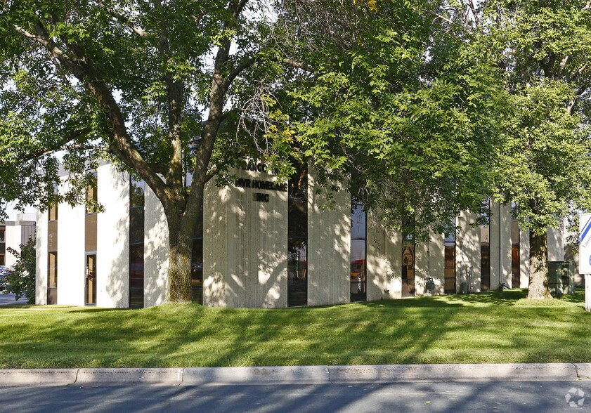 3435 Washington Dr, Eagan, MN à louer - Photo de l’immeuble – Image 2 sur 4