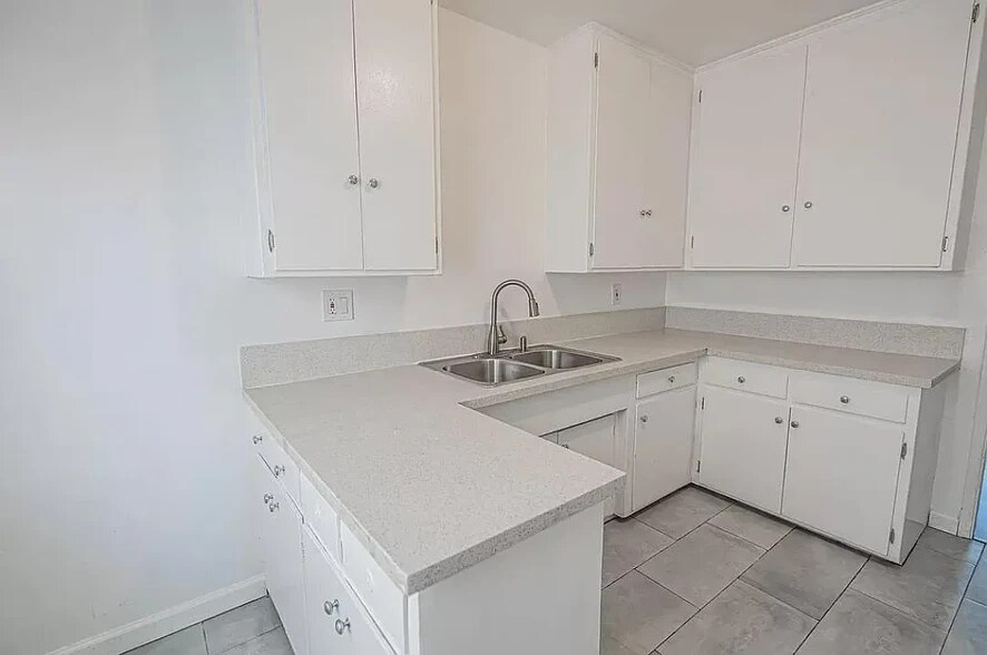 3213 Bartdon Ave, Inglewood, CA à vendre - Photo de l’immeuble – Image 3 sur 15
