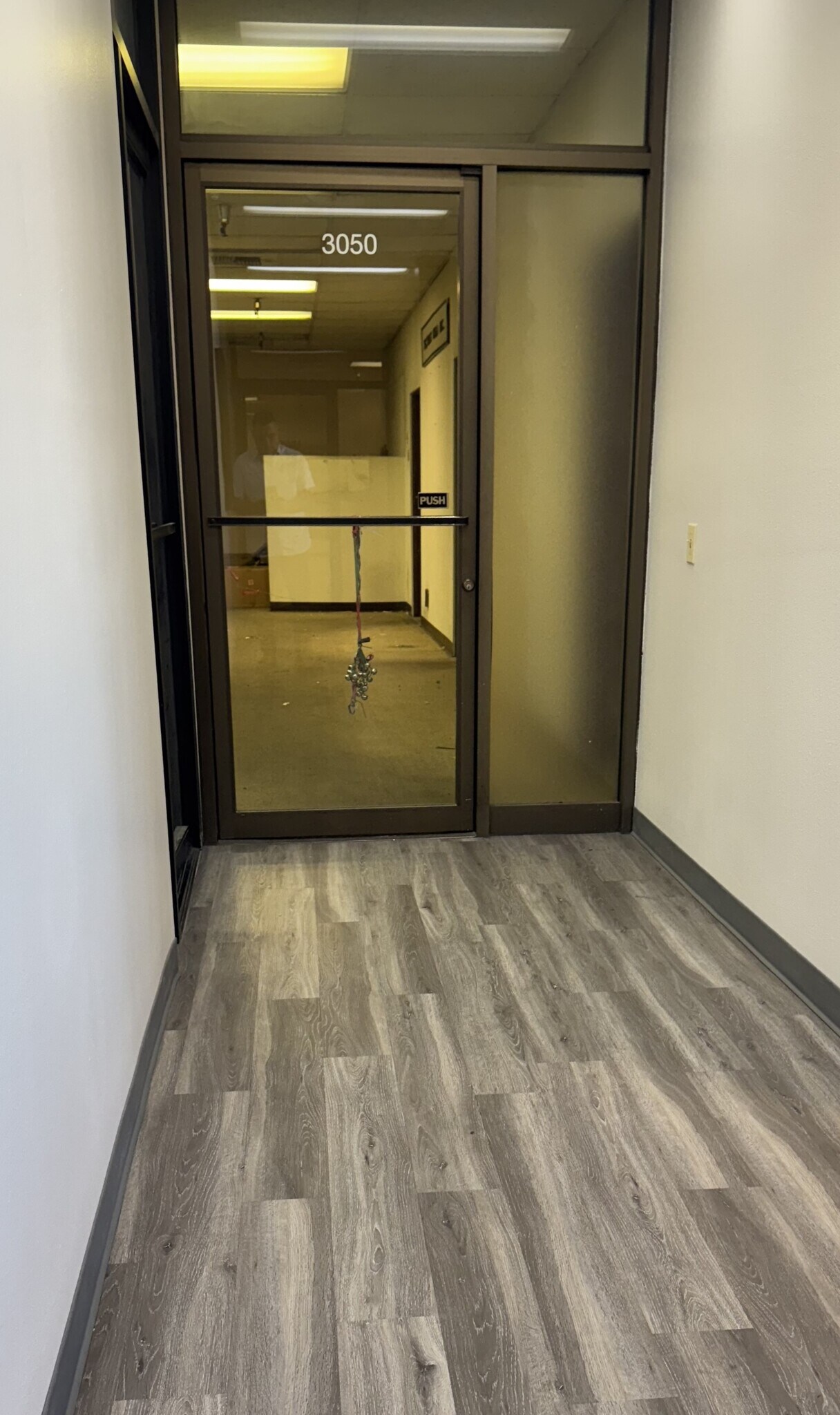 3020-3070 E Victoria St, Compton, CA à louer Hall d’entrée– Image 1 sur 5
