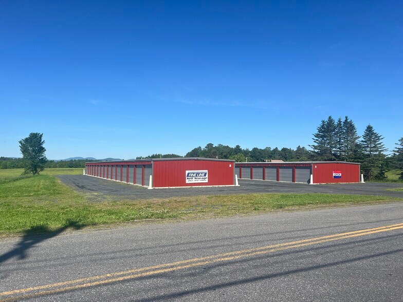 132 River Rd & 73 Weston Ave, Madison, ME à vendre - Photo principale – Image 1 sur 4