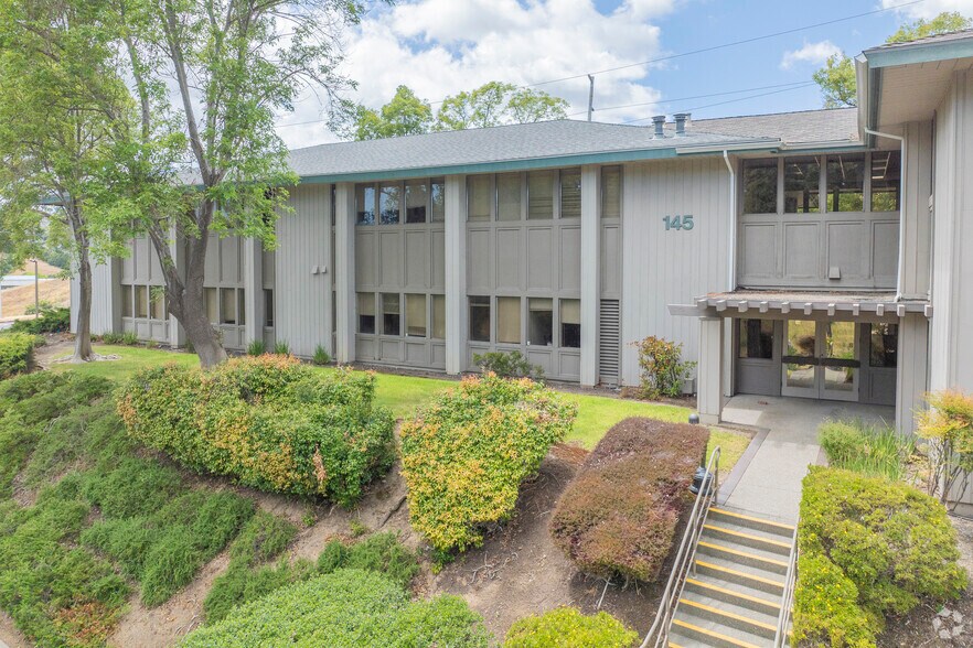 145 N Redwood Dr, San Rafael, CA à vendre - Photo de l’immeuble – Image 1 sur 8