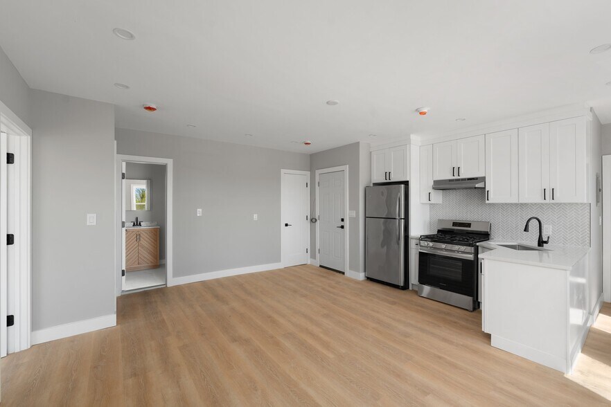 735 Broadway, Pawtucket, RI à vendre - Photo de l’immeuble – Image 3 sur 18
