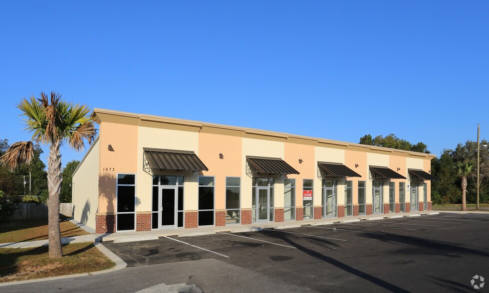 1673 N Pace Blvd, Pensacola, FL à louer - Photo de l’immeuble – Image 2 sur 8