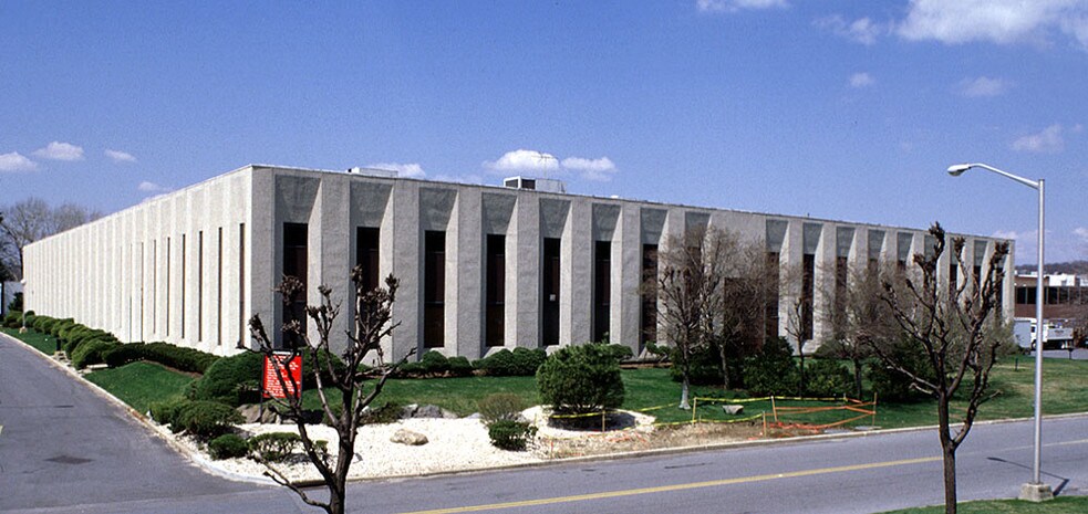 175 Clearbrook Rd, Elmsford, NY à louer - Photo de l’immeuble – Image 3 sur 4