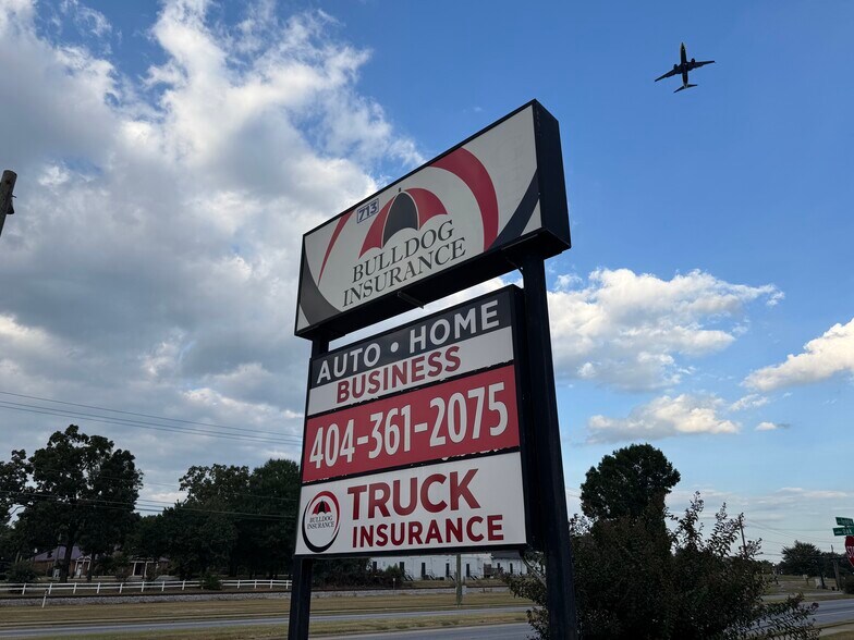 713 Forest Pky, Forest Park, GA à louer - Photo de l’immeuble – Image 3 sur 12