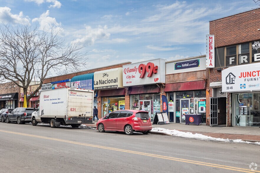 3531 Junction Blvd, Corona, NY à vendre - Photo de l’immeuble – Image 3 sur 11