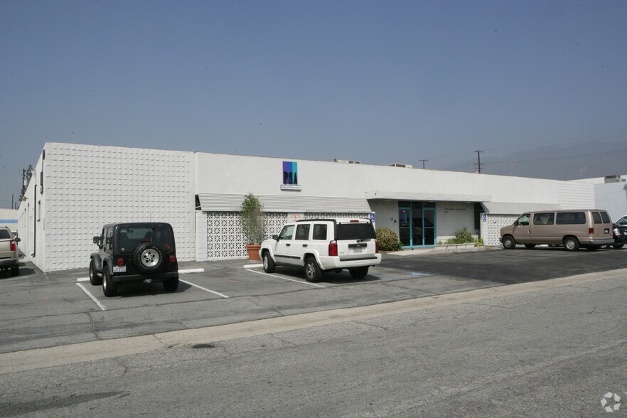 749-751 N Coney Ave, Azusa, CA à louer - Photo de l’immeuble – Image 2 sur 6