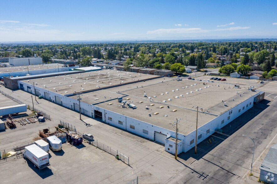 2110-2124 48th St SE, Calgary, AB à louer - Photo de l’immeuble – Image 3 sur 3