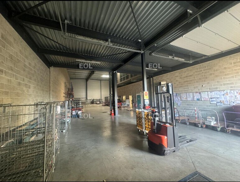 Local d’activités dans Collégien à louer - Photo de l’immeuble – Image 2 sur 9