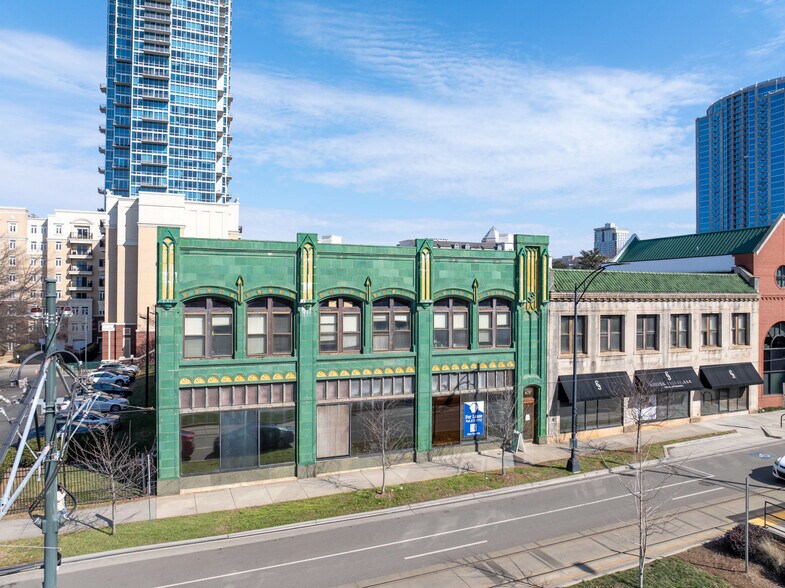 402 W Trade St, Charlotte, NC à louer - Photo principale – Image 1 sur 14