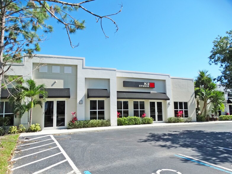 25081 Bernwood Dr, Bonita Springs, FL à vendre - Photo de l’immeuble – Image 2 sur 13