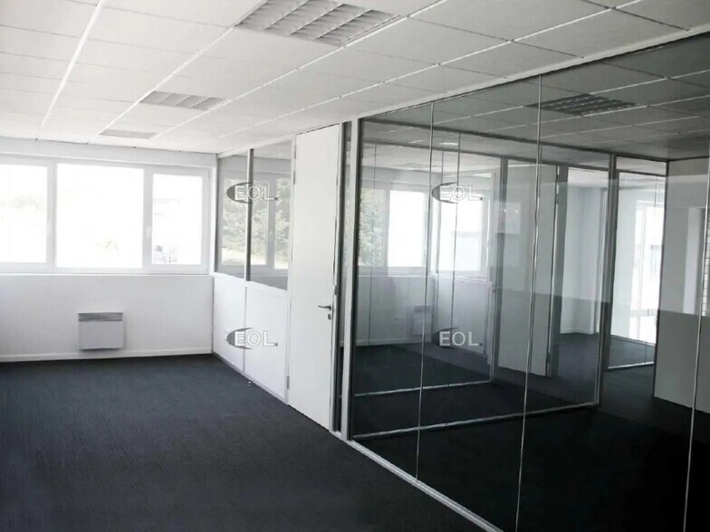 Local d’activités dans Tourcoing à louer - Photo de l’immeuble – Image 3 sur 4