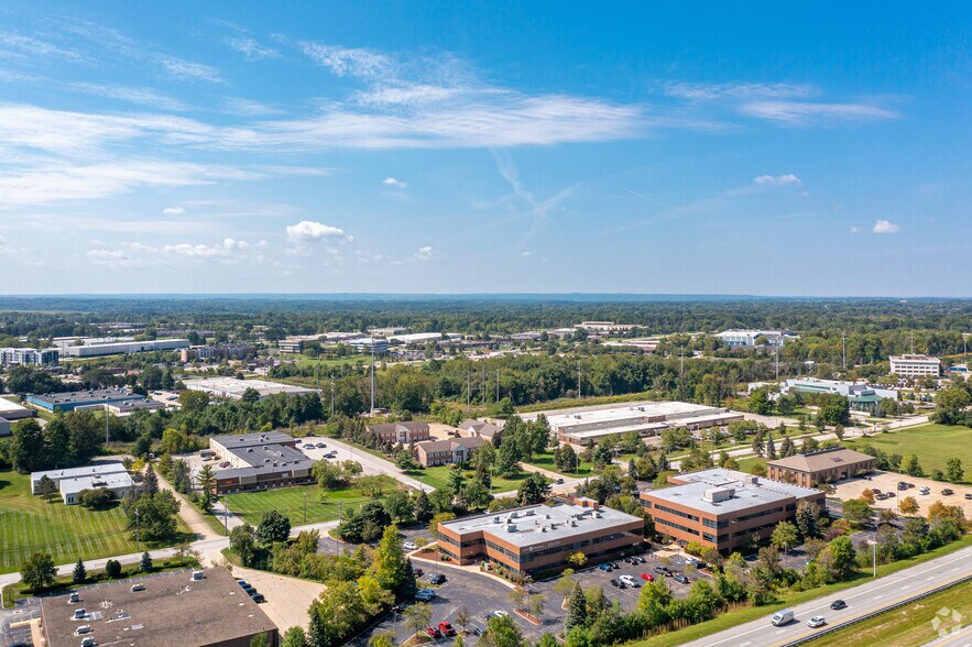 30575 Bainbridge Rd, Solon, OH à louer - Aérien – Image 2 sur 6