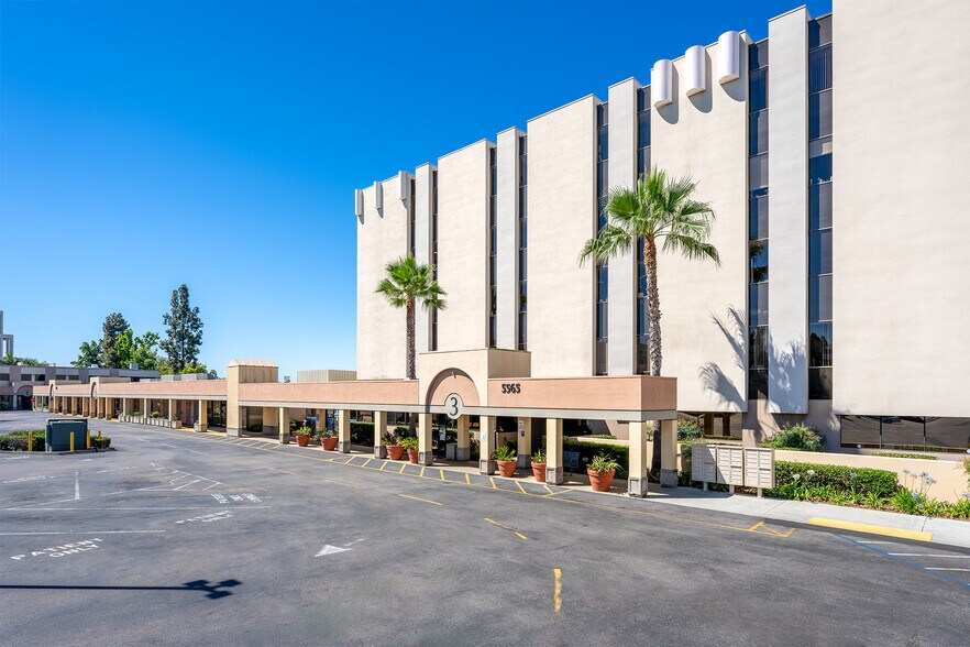 Grossmont Center Dr, La Mesa, CA à louer - Photo de l’immeuble – Image 3 sur 7