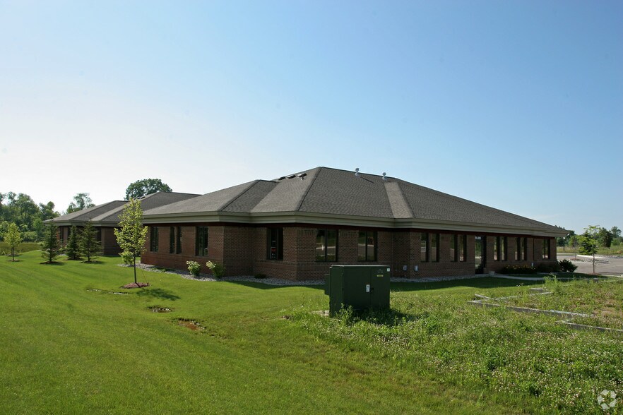 301 Williamston Center Dr, Williamston, MI à louer - Photo de l’immeuble – Image 3 sur 41