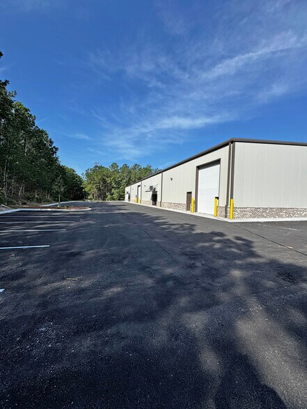 80 Shelby Ln, Richmond Hill, GA à louer - Photo de l’immeuble – Image 2 sur 13