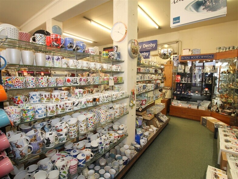 MacDonald's Hardware and Two Flats, Dingwall à vendre - Photo de l’immeuble – Image 3 sur 22