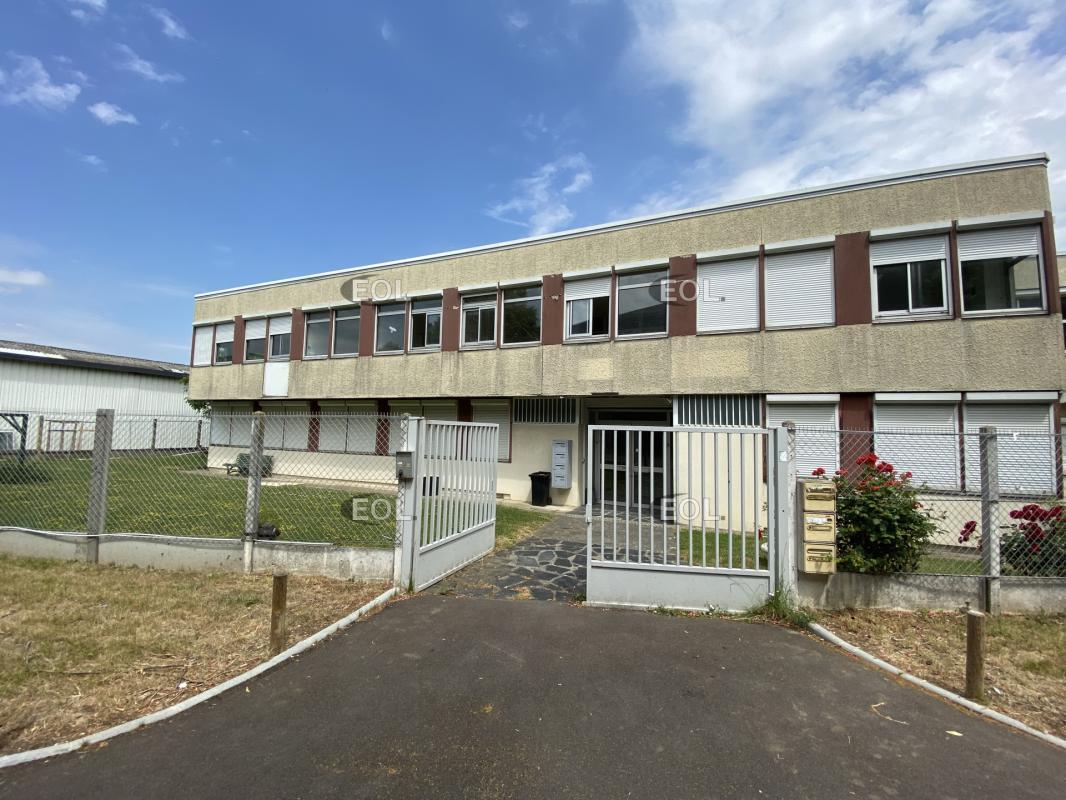 Bureau dans Les Clayes-sous-Bois à louer Photo de l’immeuble– Image 1 sur 8