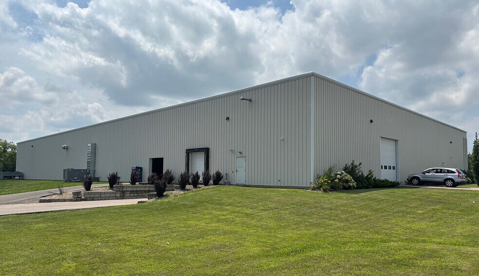 1600 Williams Dr, Stoughton, WI à louer - Photo de l’immeuble – Image 1 sur 8