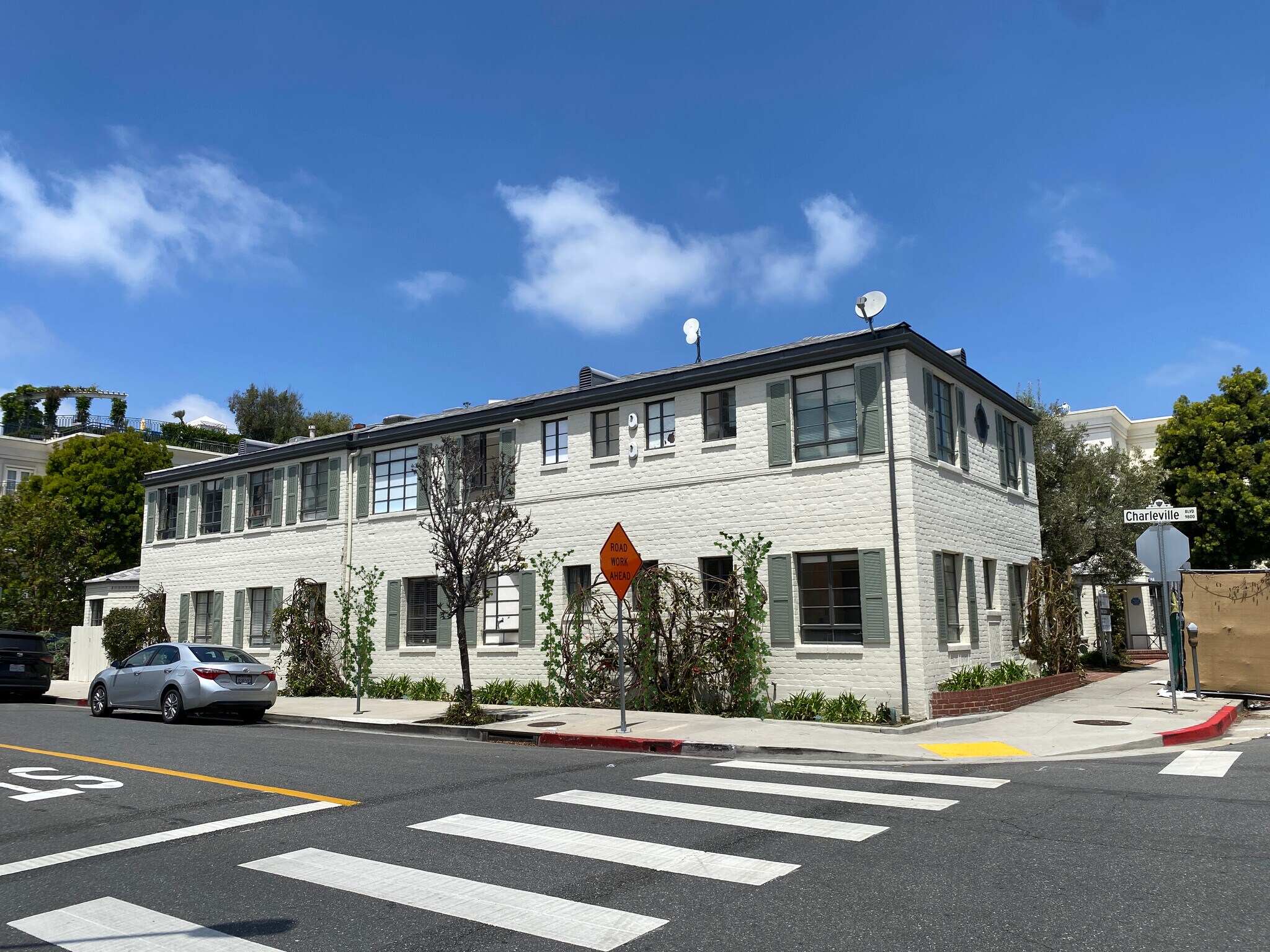 153 S Lasky Dr, Beverly Hills, CA à louer Photo de l’immeuble– Image 1 sur 9