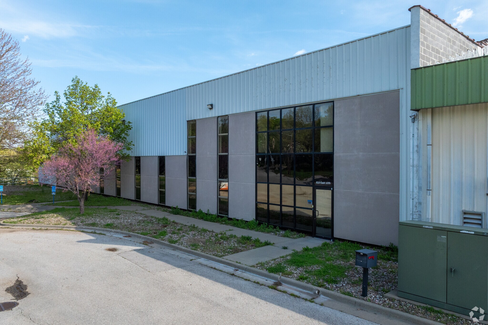 800-810 E 10th St, Lawrence, KS à vendre Photo principale– Image 1 sur 20