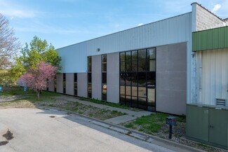 Plus de détails pour 800-810 E 10th St, Lawrence, KS - Local d’activités à vendre