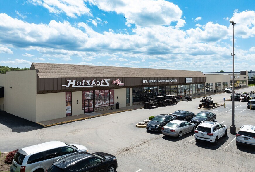 946-980 S Highway Dr, Fenton, MO à vendre - Photo de l’immeuble – Image 2 sur 10
