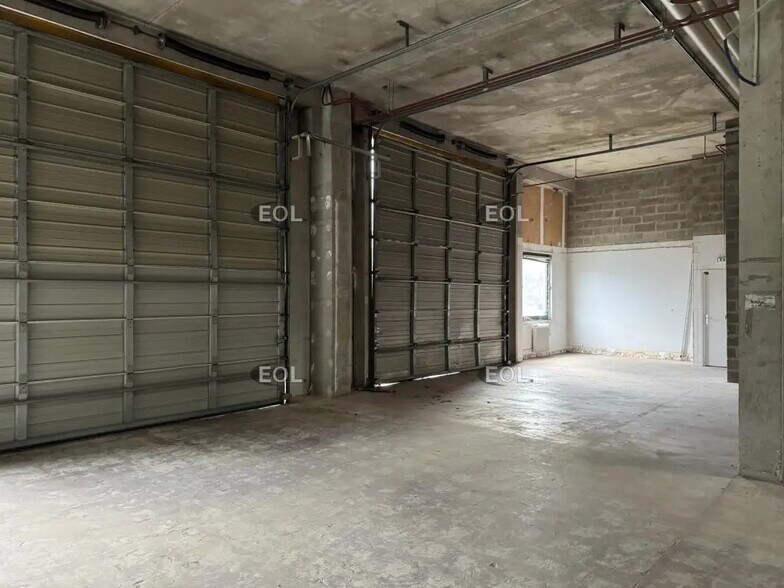 Local d’activités dans Lisses à louer - Photo de l’immeuble – Image 3 sur 5