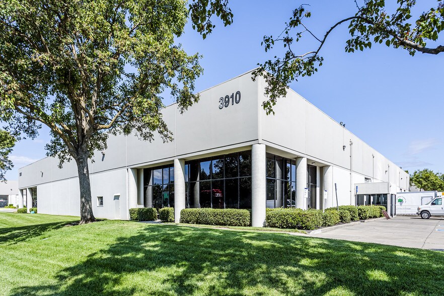 3910-3920 Seaport Blvd, West Sacramento, CA à louer - Photo de l’immeuble – Image 1 sur 5