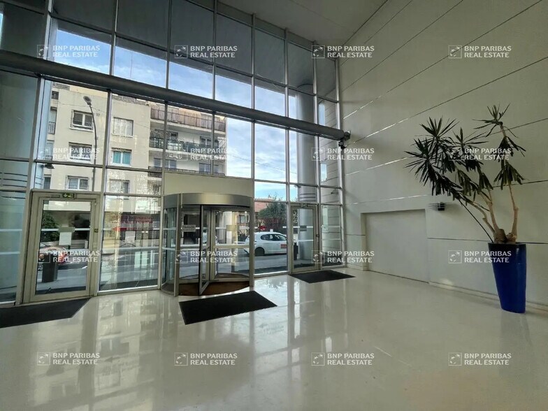 Bureau dans Alfortville à louer - Hall d’entrée – Image 3 sur 3