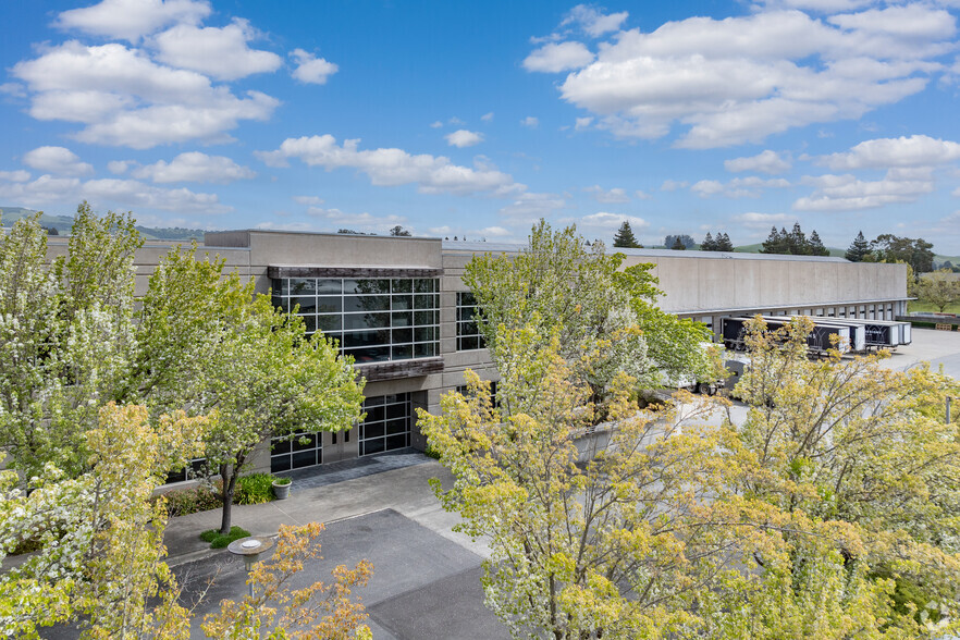 2250 S McDowell Blvd Ext, Petaluma, CA à louer - Photo de l’immeuble – Image 1 sur 7