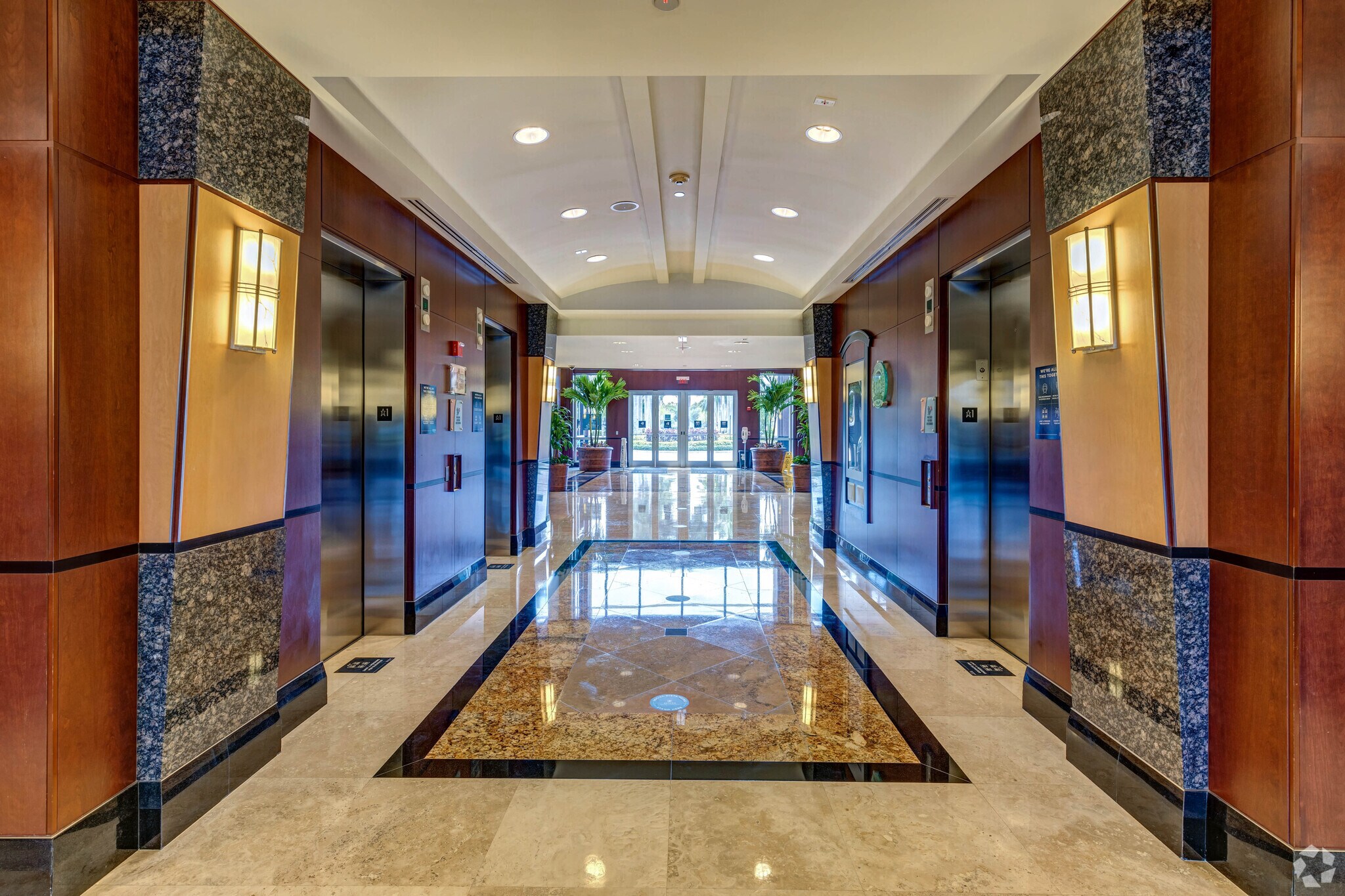 1300 Concord Ter, Sunrise, FL à louer Hall d’entrée– Image 1 sur 2