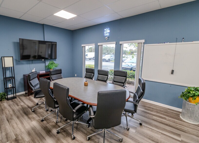 642-660 SW Port St Lucie Blvd, Port Saint Lucie, FL à louer - Photo de l’immeuble – Image 2 sur 14