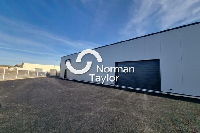 Plus de détails pour Local d'activités à louer