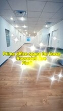 13681 Roosevelt Ave, Flushing, NY à louer - Vidéo sur l’annonce professionnelle 