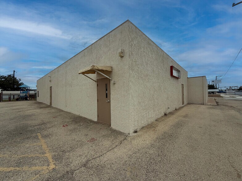 3402 N Big Spring St, Midland, TX à louer - Photo de l’immeuble – Image 2 sur 8