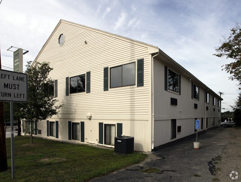 840 Main St, Millis-Clicquot, MA à louer - Photo de l’immeuble – Image 3 sur 21