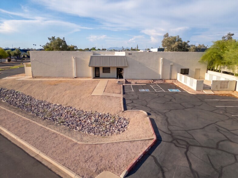701 N Golden Key St, Gilbert, AZ à vendre - Photo de l’immeuble – Image 2 sur 9