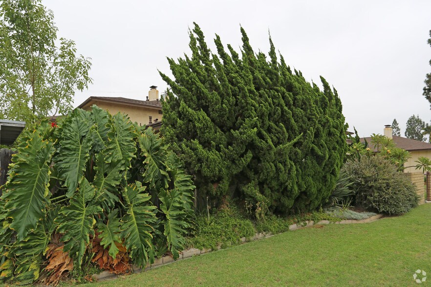 13272 Fletcher St, Garden Grove, CA à vendre - Photo de l’immeuble – Image 2 sur 3