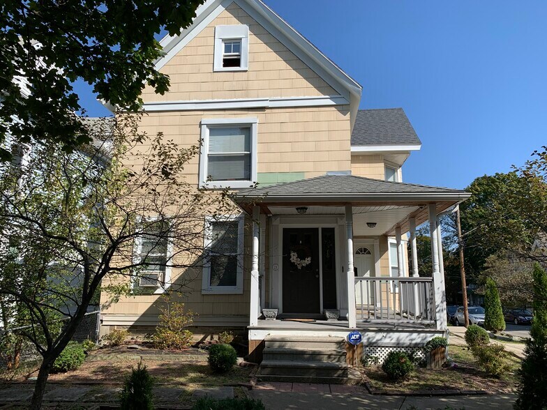 28 Seminary Ave, Binghamton, NY à vendre - Photo principale – Image 1 sur 1