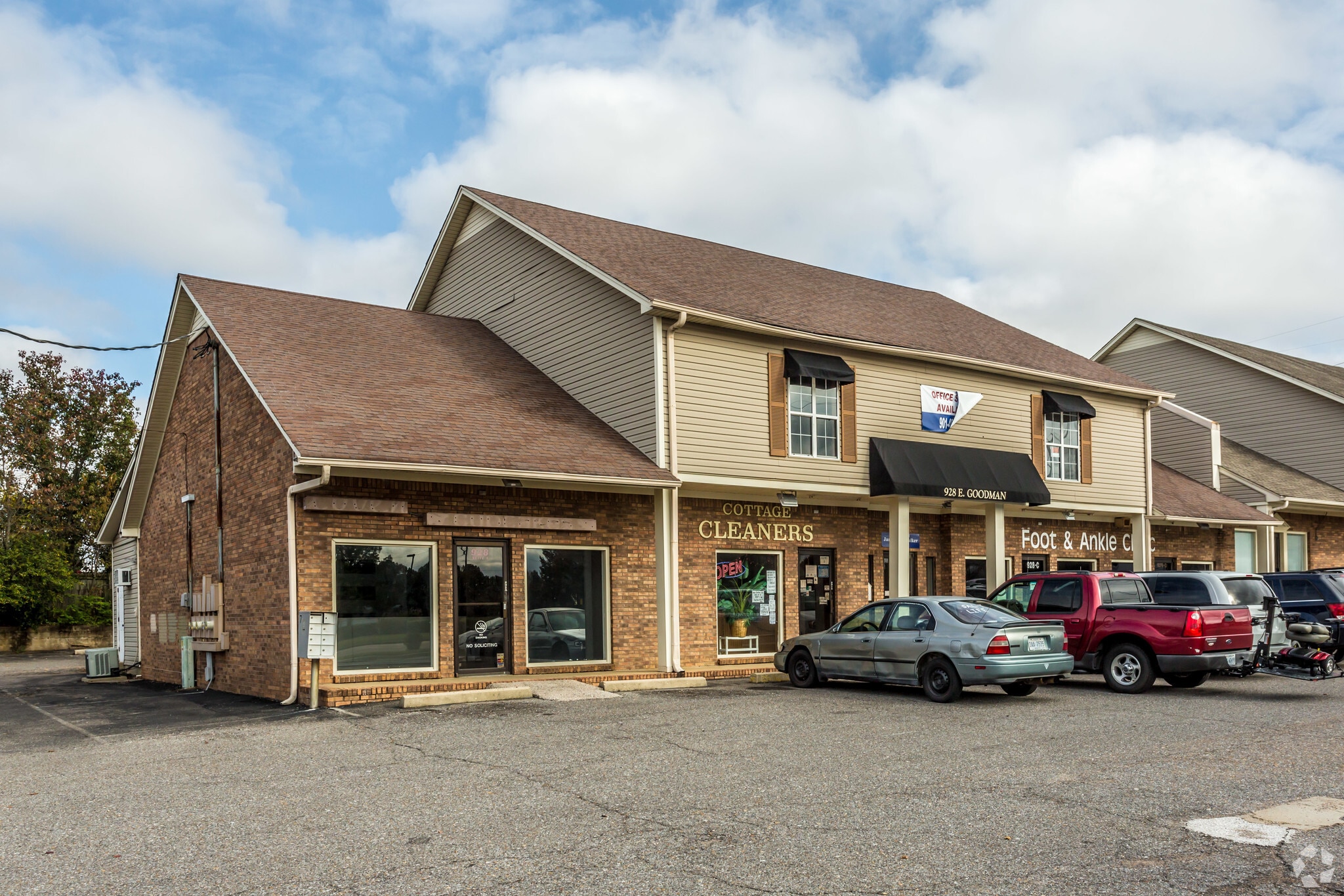 910 Goodman Rd E, Southaven, MS à louer Photo principale– Image 1 sur 7