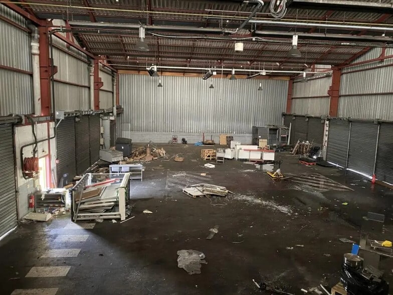 Industriel/Logistique dans Saint-Étienne-du-Rouvray à louer - Photo de l’immeuble – Image 1 sur 4