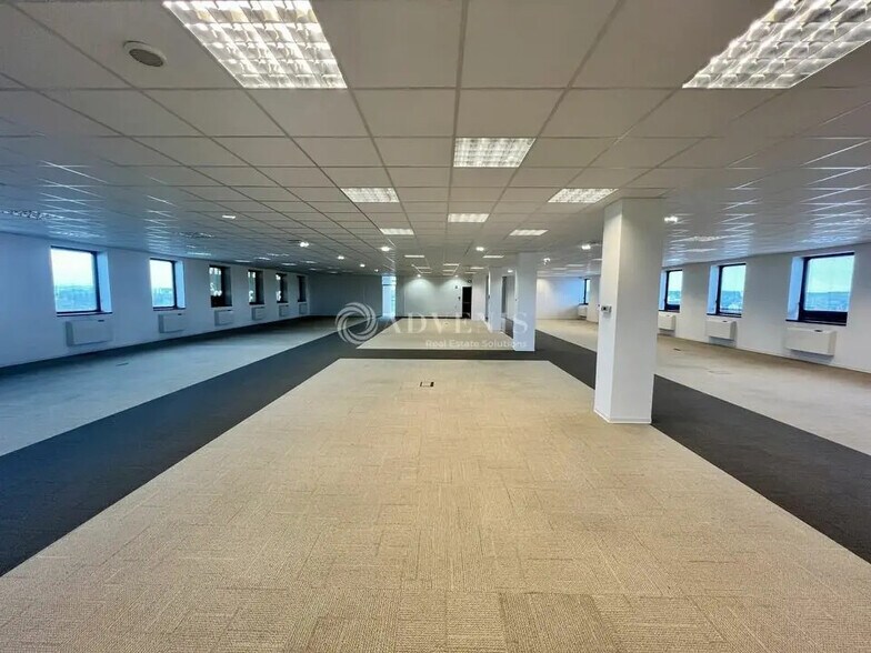 Bureau dans SAINT-OUEN-L'AUMONE à louer - Photo de l’immeuble – Image 3 sur 10