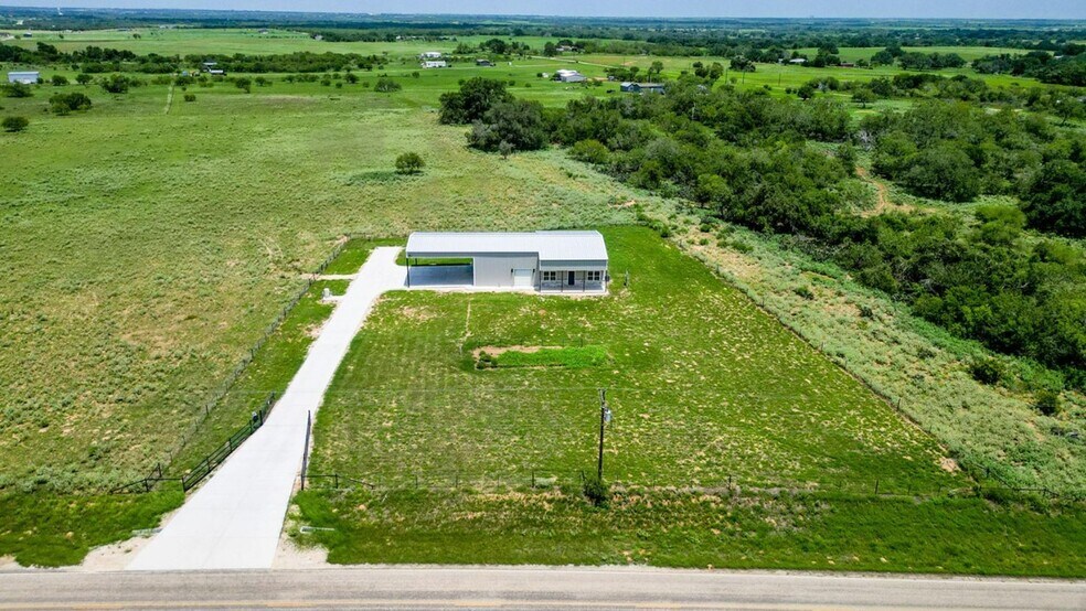 209 FM 1344, Floresville, TX à vendre - Photo de l’immeuble – Image 2 sur 41