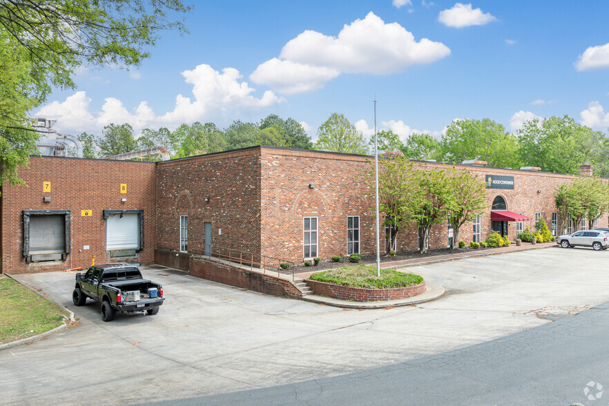 11135 Monroe Rd, Matthews, NC à louer - Photo de l’immeuble – Image 3 sur 7
