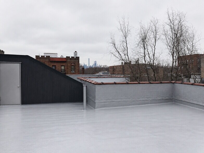 4115 49th St, Sunnyside, NY à vendre - Photo de l’immeuble – Image 2 sur 14